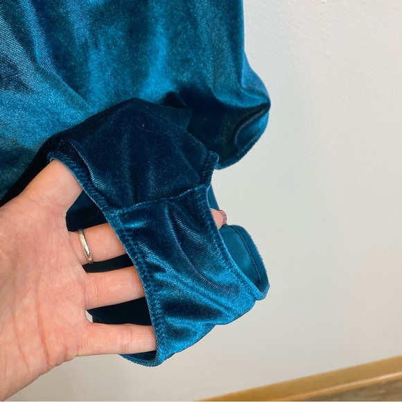 Teal velvet body suit medium - Picture 5 of 7